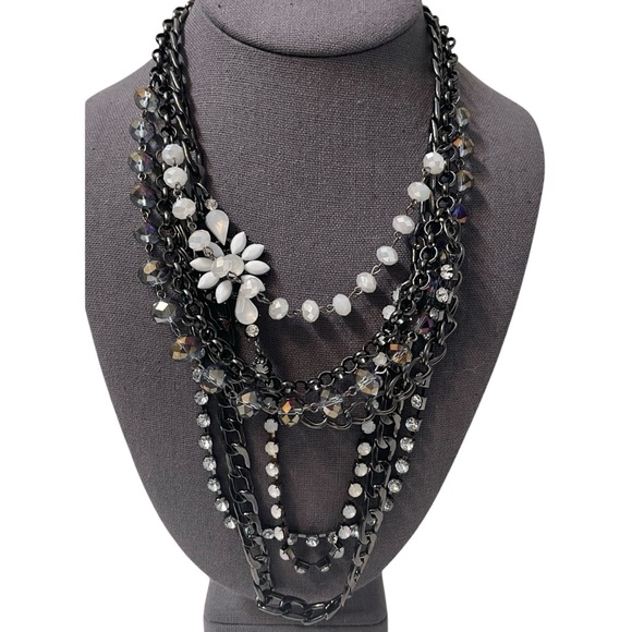 Simply Vera Vera Wang Jewelry - 🎉 HP! ❤️ NWT! Simply Vera / Vera Wang Gunmetal Chain Cluster Necklace